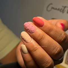 A close-up of the 3D sweater nail texture. This effect is created with gel and is perfect for the winter months.
