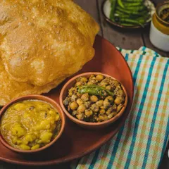 The weekend special: our Poori Platter! Two large, fluffy pooris served with traditional pumpkin sabzi and spicy chole. It’s a complete, satisfying meal.