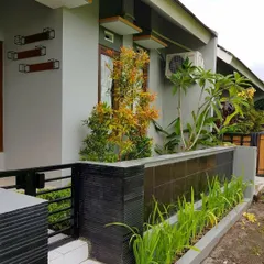A simple yet elegant entrance planting. We use a combination of upright shrubs and low-growing ground cover to create a welcoming and well-defined entryway that enhances the home's curb appeal.