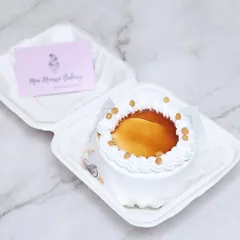 A classic caramel crunch bento cake. The smooth caramel topping and crunchy bits make this little cake a flavor powerhouse. It's one of my most popular bento flavors.