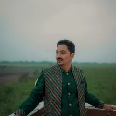 A stylish portrait of the groom during his Haldi ceremony. The open sky and natural landscape in the background add a dramatic and expansive feel to the shot.