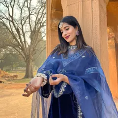 A beautiful portrait showcasing traditional jewelry and the delicate fabric of the dupatta. I focus on these small details to capture the full essence of an ethnic ensemble.