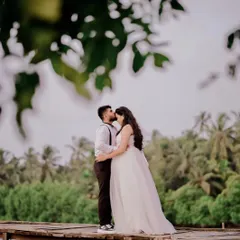 An intimate moment from a pre-wedding shoot, framed by nature. I focus on capturing the quiet connection between a couple, providing a complete package with location scouting and wardrobe.