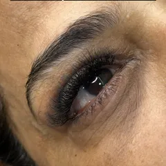 For those days when you want full-on drama. Volume extensions involve creating a 'fan' of multiple lightweight lashes and applying it to a single natural lash. This gives you that dense, fluffy, and dark lash line.