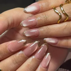 This design combines two popular bridal trends: a soft, milky base and a glamorous gold chrome French tip. It's a chic and modern choice that adds a touch of warmth and sophistication to your wedding look.