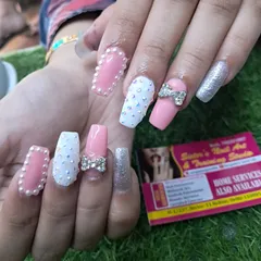 A super cute and playful set. We used a mix of pink and white nails and decorated them with pearls, rhinestones, and large 3D stone bows.