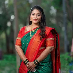 A beautiful solo portrait of Namrata in her traditional green and red saree. I make sure to capture the elegance of the bride's attire and her confident smile.