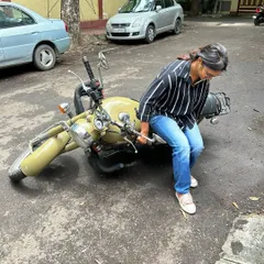 Learning to lift a heavy bike is an empowering first step. I teach the proper technique to handle the Royal Enfield's weight safely, proving that strength is about leverage, not just muscle.