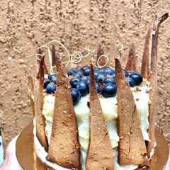 Another angle of this custom blueberry dog cake. You can see the handmade wire name topper nestled among the fresh berries.