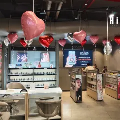 I can transform any retail or corporate space for seasonal events. Here, I added a simple yet festive touch to a salon for Valentine's Day using red, pink, and silver heart-shaped foil balloons to create a welcoming atmosphere for customers.