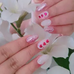 I had so much fun with this Valentine's Day themed set. It combines pink glitter, tiny red hearts, and full pearl accent nails for a look that is full of love and sparkle.