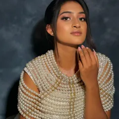 A beautiful shot from our advanced workshop. The model looks ethereal with her soft pink makeup and the incredible pearl cape, showcasing a modern and artistic bridal concept.