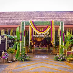 A glimpse into a traditional South Indian wedding, where every detail is steeped in culture. I designed this entrance to be grand yet welcoming, using banana stems, intricate coconut leaf weaving, and garlands of marigold and jasmine to create an authentic and auspicious atmosphere.