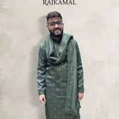 A client wearing my hunter green jacquard kurta set. This outfit, with its matching stole, is understated yet perfectly matches the fanfare of a wedding.