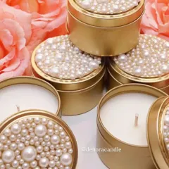 These golden tin jar candles with pearl-decorated lids are a touch of luxury. They are perfect for wedding favors, hampers, or as an elegant addition to your decor.