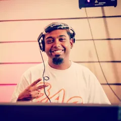 A throwback shot, but the vibe is the same. Always smiling, always about the music. The grind includes loving what you do, even during practice.