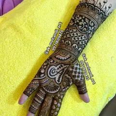 A subtle and elegant way to personalize your mehndi. I've hidden the initial 'A' within the heart of this intricate engagement design.