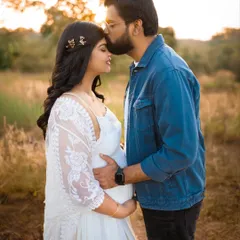 Capturing the quiet, intimate moments between partners is one of my favorite things. This golden hour pregnancy photo shows a tender kiss, highlighting the love and connection that started it all.