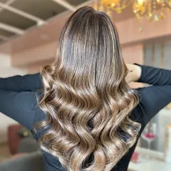 A back view of this beautiful balayage with soft, flowing waves. The highlights are expertly blended to create a natural, sun-kissed effect with incredible shine.