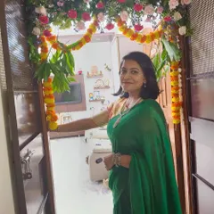 A duplicate image showing just how beautifully our customer has styled her green Khadi cotton saree.