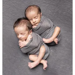 Double the joy, double the love. As a specialist in newborn twin photography, I focus on capturing the incredible, unspoken bond between two little souls, creating a memory you'll treasure forever.