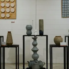 Some beautiful corners from our recent showcase. It was so wonderful to see everyone's hard work displayed together, from sculptural vases and lamps to wall art.