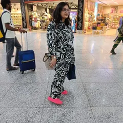 Your perfect travel companion: the co-ord. This client looks comfy, airy, and so stylish for her travels. Whatever size you want, I can make it.