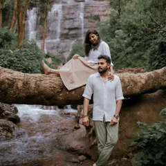 For the adventurous couple, a shoot by a majestic waterfall offers a breathtaking setting. I focus on capturing the scale of nature while keeping the couple's connection at the heart of the frame, resulting in an epic and romantic portrait.