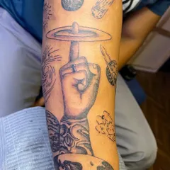 A detailed shot of the upper part of the cosmic sleeve. You can see the fine line work used for the sun and stars, contrasted with the shaded planets.