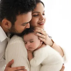 There is nothing more precious than the first few days with your newborn. In the quiet of my studio, I capture the overwhelming love and tenderness as you hold your entire world in your arms.