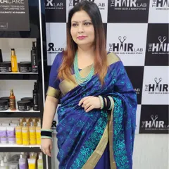 For this look, we went with a beautiful blue saree and complementary makeup. My goal is always to make sure your makeup and hair match the vibe of your outfit perfectly.