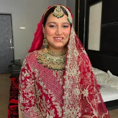 For this gorgeous Nikkah bride, the request was for a minimal, fresh, and effortless look. We avoided heavy lashes and liner, focusing on an even-toned, radiant base and a sleek bun to keep the look clean and timeless.
