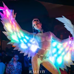 Our Angel act combines elegant choreography with stunning, programmable LED wings. This performance creates a beautiful and ethereal atmosphere, ideal for weddings, gala dinners, and fantasy-themed events.