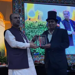 Another photo from the award ceremony at Bapu Auditorium in Patna. Receiving this recognition reinforces my commitment to providing high-quality, professional entertainment.