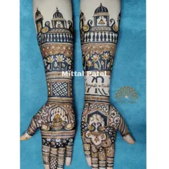A masterpiece of contrast and detail, this bridal design features bold palace architecture and graceful peacocks. The use of negative space makes the intricate patterns stand out, creating a modern yet traditional feel.