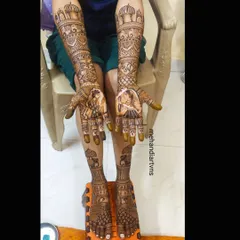 Another angle of the full bridal mehandi, showing how the story and patterns on the hands and feet create a complete artistic statement.