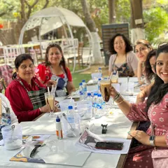 Cheers to creativity! The participants enjoying a refreshing drink during a break in our Texture Art workshop. These sessions are as much about connecting with each other as they are about making art.