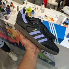 A simple, clean custom on a pair of Adidas Sambas, changing the stripes to a nice pastel purple. Done on the spot for a customer at the Adidas event.
