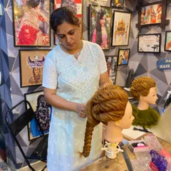 The same student progressing on her braided hairstyle. You can see her applying the techniques learned in class to build a complex and beautiful design.