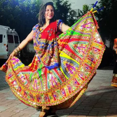 Flaunting my inner Garba fashionista. The vibrant colors and flowing ghagra are a huge part of the joy of Navratri. This is me, ready to hit the dance floor for a night of festive celebration.