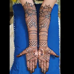 A perfect blend of portraiture and pattern work. This bridal design features the couple's portrait in a heart, surrounded by beautiful floral bands and geometric grids.