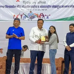 Our team member receiving a fellowship award during the National Sports Day celebration. We are proud to be recognized among national and international sportspersons from the Mumbai Suburban district.