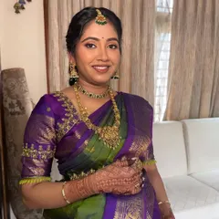 Another beautiful Seemantha look for an expecting mother. The makeup is kept elegant and timeless, with soft eyes and a warm smile, perfect for celebrating this milestone.