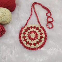 A product shot of the 'Merry' bag, showing the circular design and the sparkly red yarn I used. This bag can be customized in different sizes and colors.