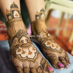 Architectural elegance on the feet. This design features domes inspired by palace architecture, perfect for a royal-themed wedding.