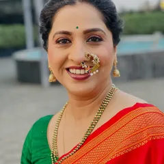 It's always an honor to work with talented artists like Madhurani Prabhulkar. For this look, we chose a classic Maharashtrian style with a prominent nath, clean eye makeup, and a bold lip to complement her beautiful red saree.