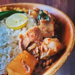 A close up on the star of the show, the Pork with Axone. You can see the tender chunks of pork and fermented soybeans in the rich, flavourful gravy.