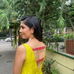 The highlight of this raw silk gown is the back. I designed it with a deep V-cut and added decorative straps with tassels for a unique and eye-catching detail.