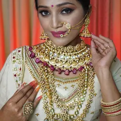 This bride is wearing one of our grandest rental sets, featuring intricate Polki and Kundan work with ruby-colored stones, perfect for a traditional red or maroon lehenga.