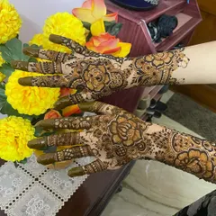 Both hands adorned with a vibrant floral design, featuring large roses and intricate leaves. The filled fingertips complete this classic look.